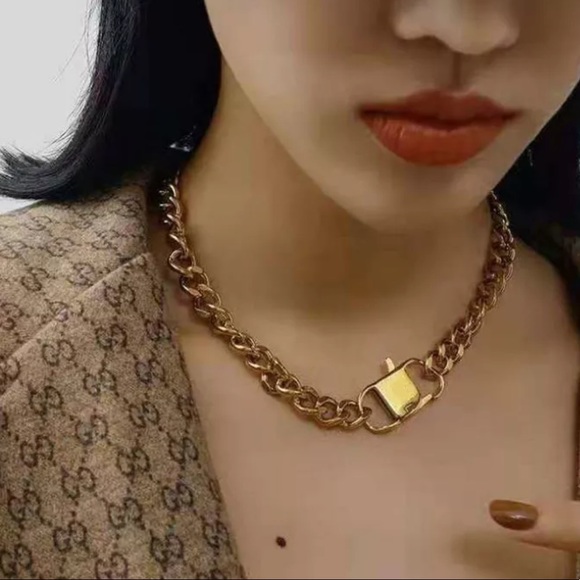 Jewelry - GP chunky lock buckle choker necklace